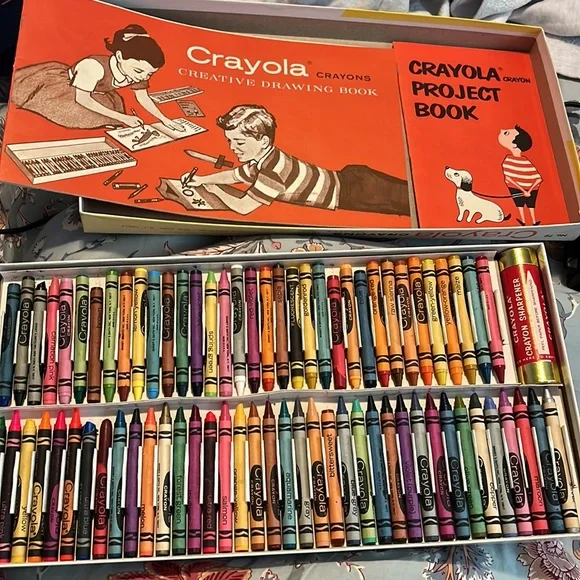 Vintage Crayola crayons drawing set - Picture 2 of 2